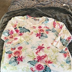 Colorful fun top, good condition